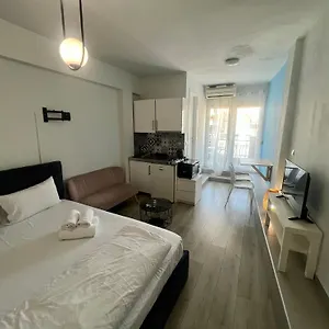 κάντε κράτηση εδώ